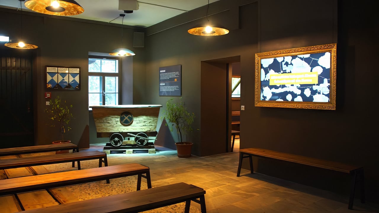 Ausstellungsmacherin Michaela Maria Fuchs